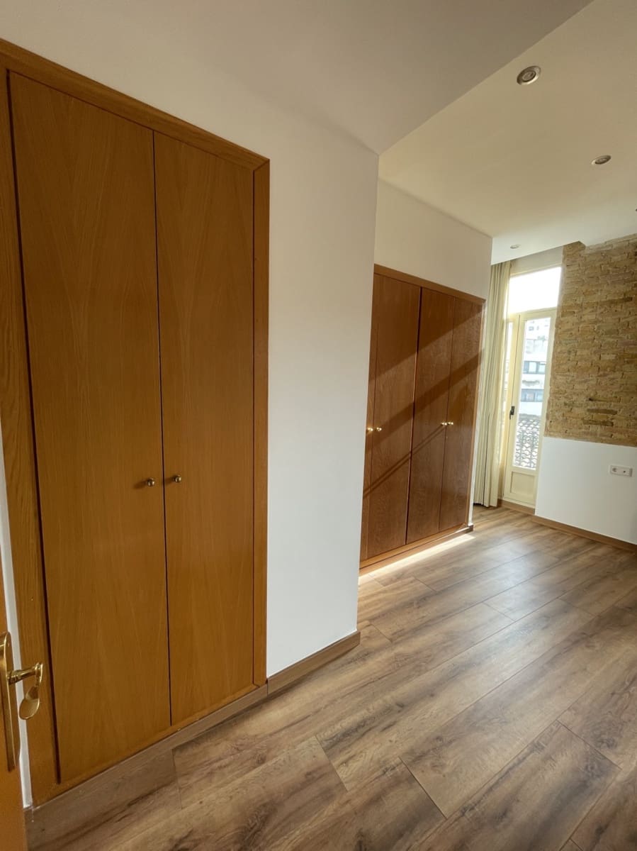 2 quarto Apartamento para arrendar em Valencia cidade - 2 500 € (Ref: 9468830)