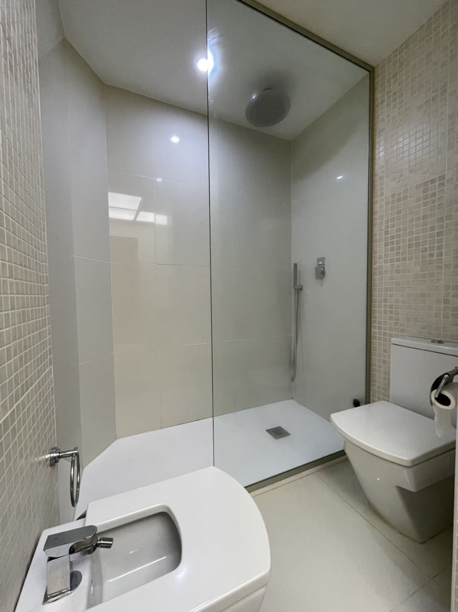 2 quarto Apartamento para arrendar em Valencia cidade - 2 500 € (Ref: 9468830)