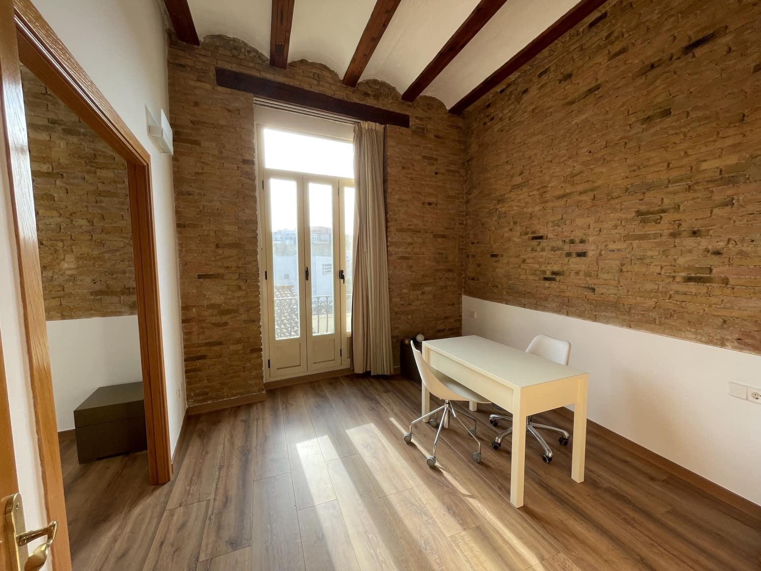 2 quarto Apartamento para arrendar em Valencia cidade - 2 500 € (Ref: 9468830)