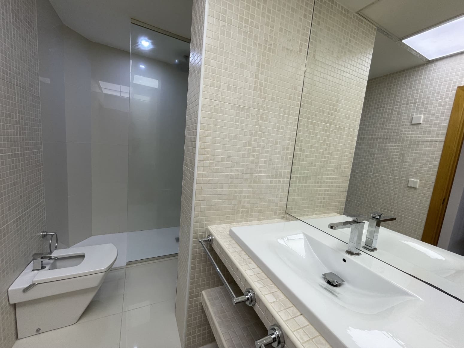 2 quarto Apartamento para arrendar em Valencia cidade - 2 500 € (Ref: 9468830)