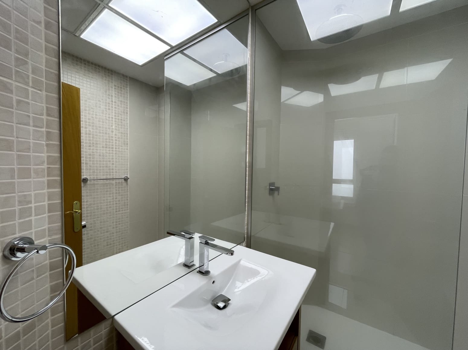 2 quarto Apartamento para arrendar em Valencia cidade - 2 500 € (Ref: 9468830)