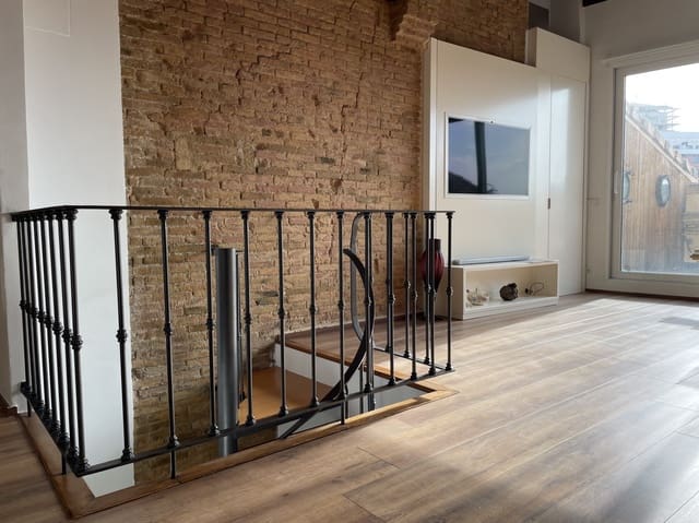 2 quarto Apartamento para arrendar em El Pilar, Valência cidade - 2 500 € (Ref: 9468830)