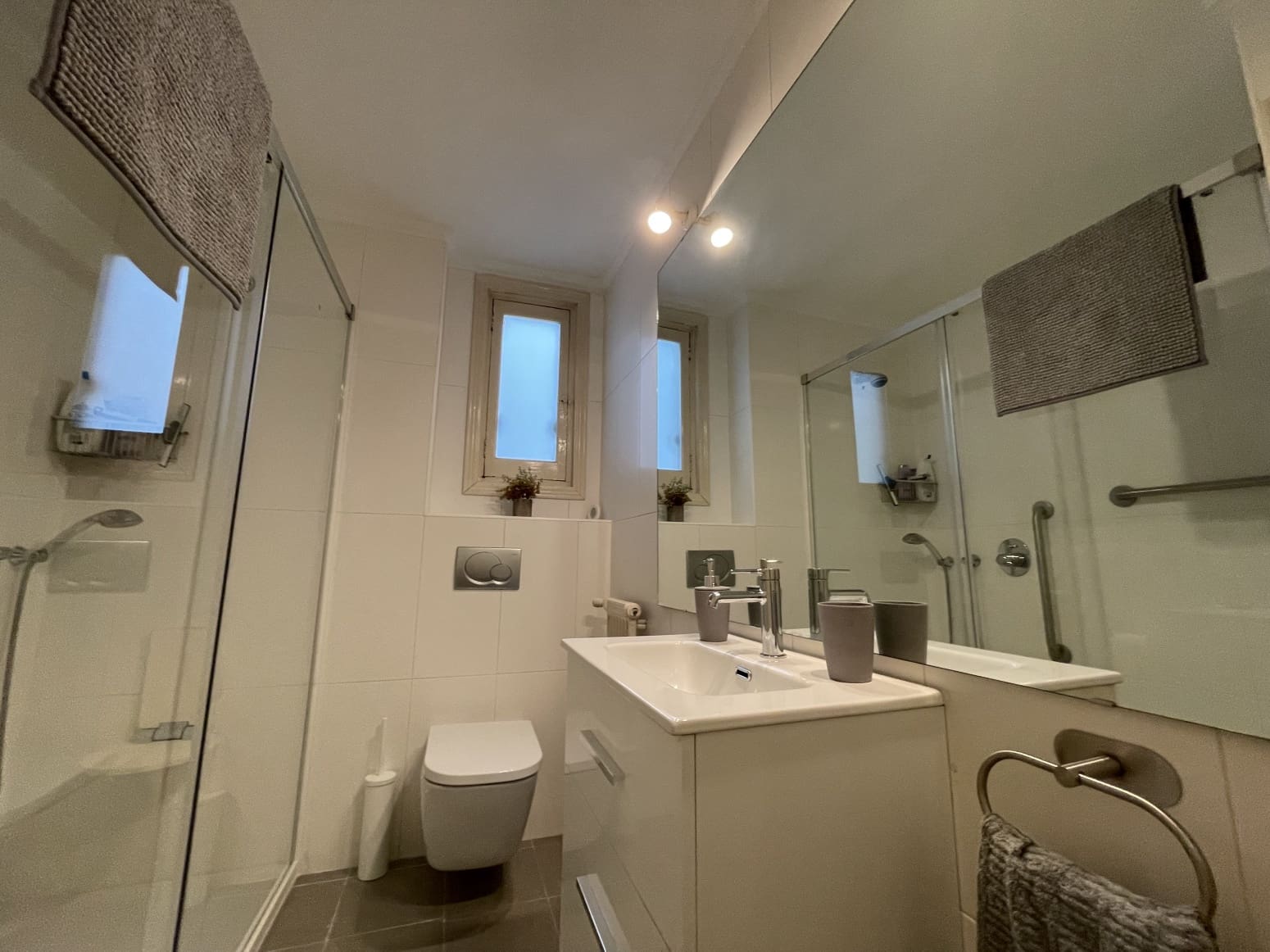 4 bedroom Flat for rent in Valencia city - € 2,600 (Ref: 9709148)