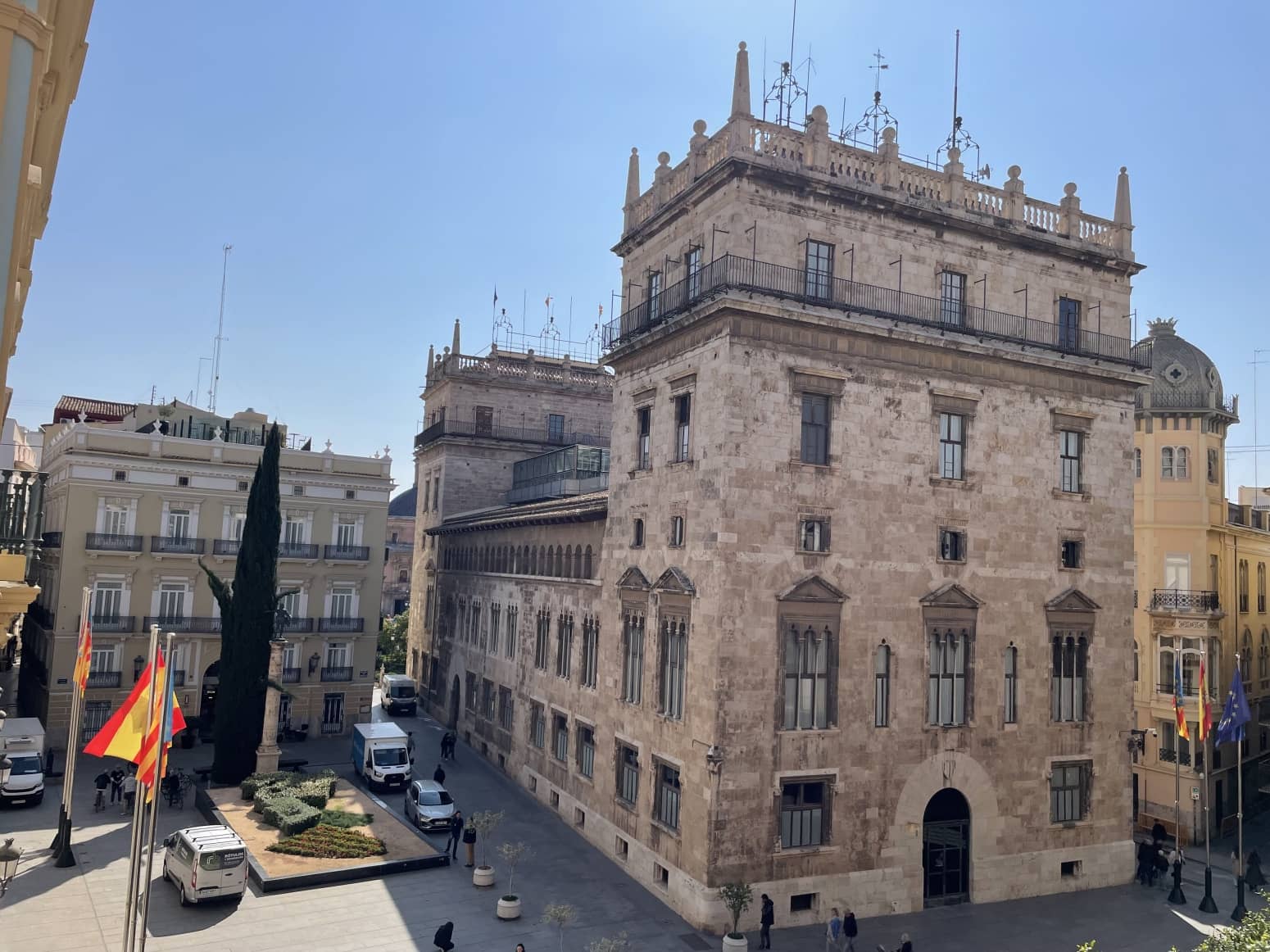 4 bedroom Flat for rent in Valencia city - € 2,600 (Ref: 9709148)