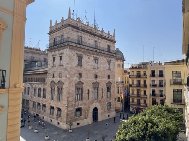 Piso de 4 habitaciones en La Seu, València ciudad en alquiler - 2.600 € (Ref: 9709148)