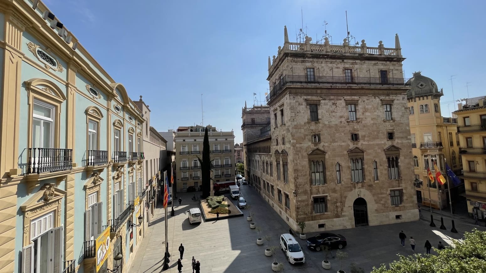 4 bedroom Flat for rent in Valencia city - € 2,600 (Ref: 9709148)