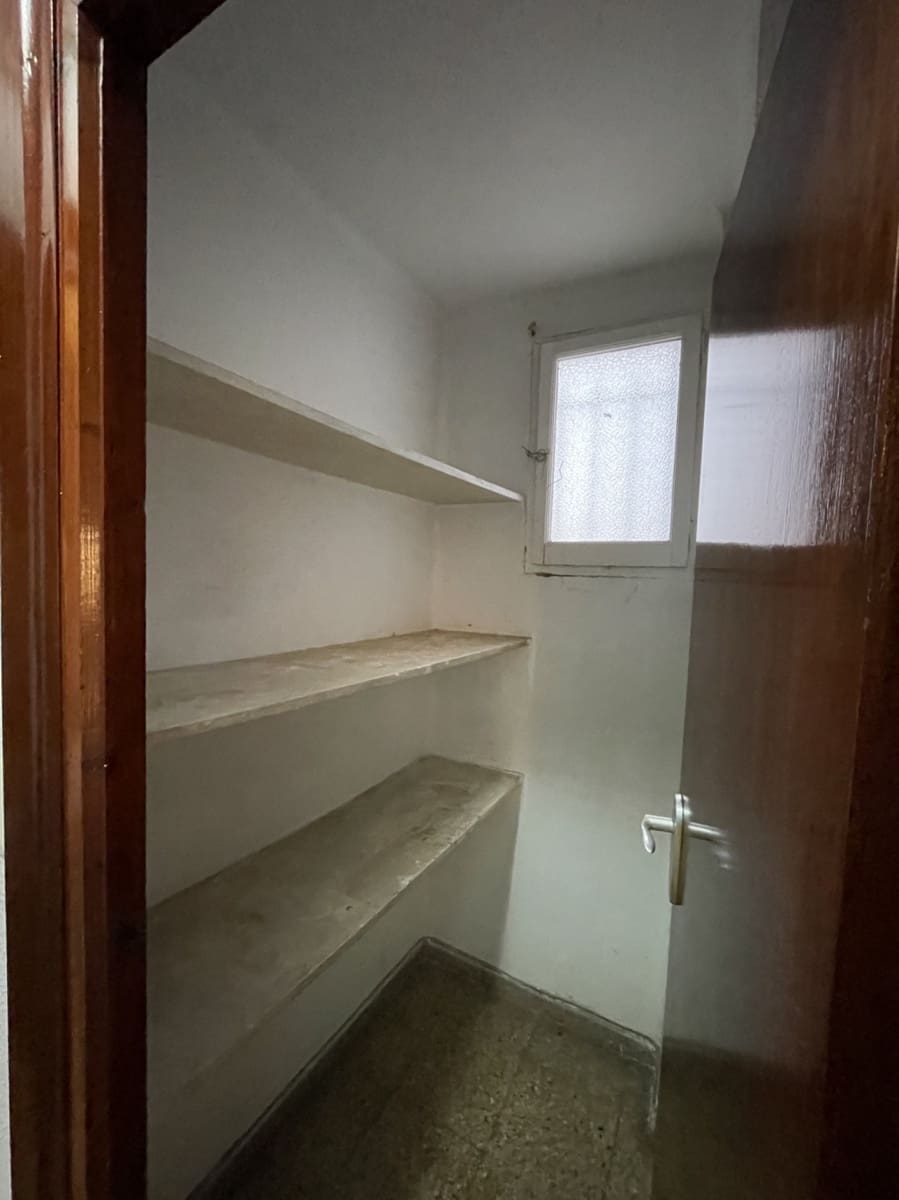 Piso de 4 habitaciones en València ciudad en venta - 350.000 € (Ref: 9830373)