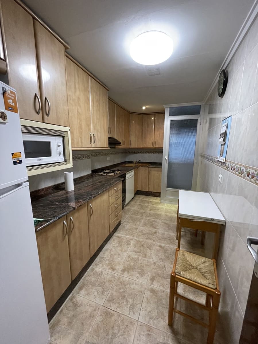 Piso de 4 habitaciones en València ciudad en venta - 350.000 € (Ref: 9830373)
