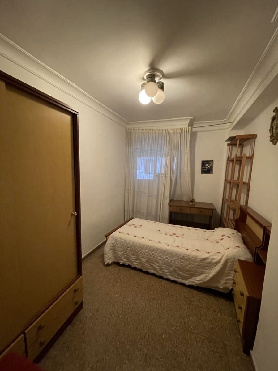 Piso de 4 habitaciones en València ciudad en venta - 350.000 € (Ref: 9830373)