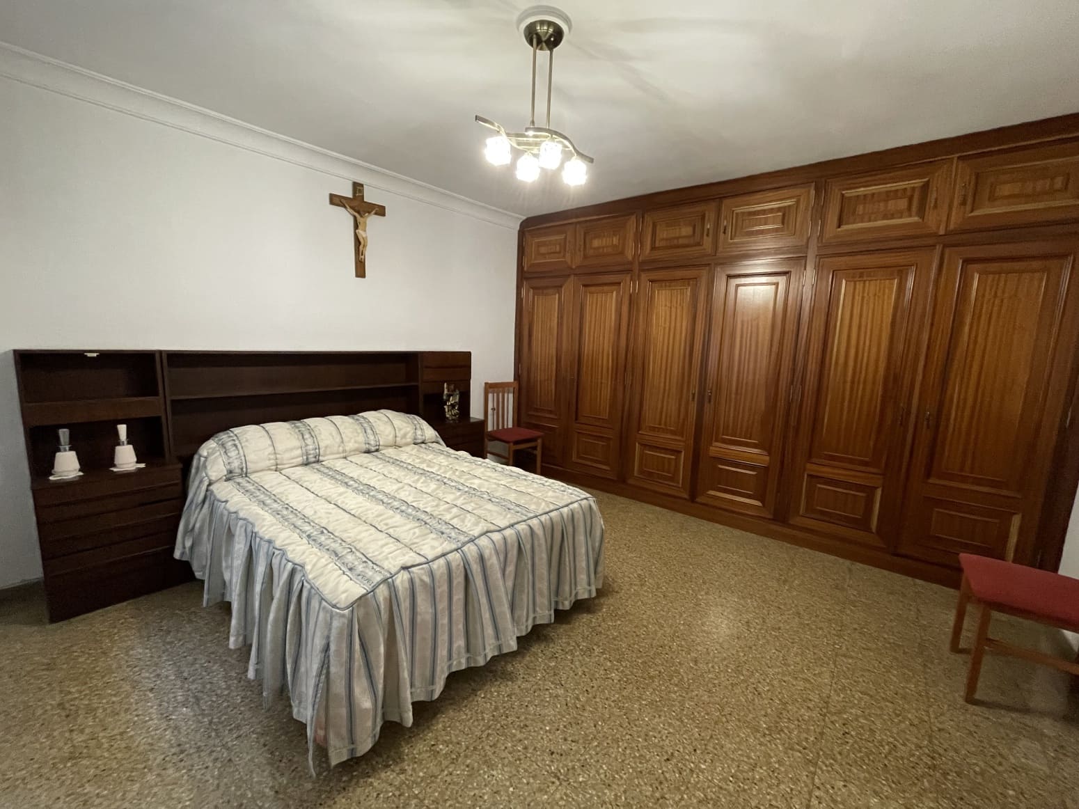Piso de 4 habitaciones en València ciudad en venta - 350.000 € (Ref: 9830373)