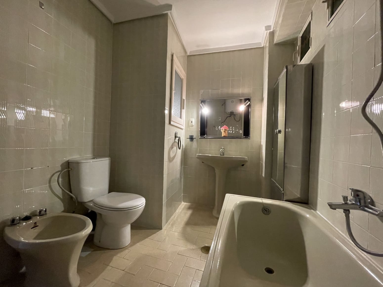 Piso de 4 habitaciones en València ciudad en venta - 350.000 € (Ref: 9830373)