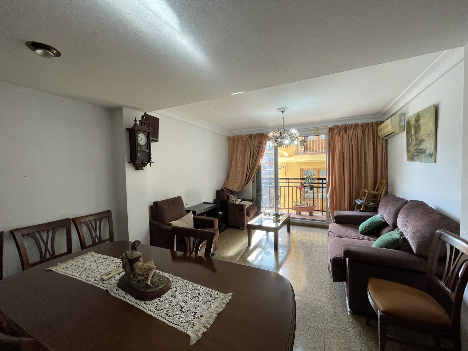 Piso de 4 habitaciones en València ciudad en venta - 350.000 € (Ref: 9830373)
