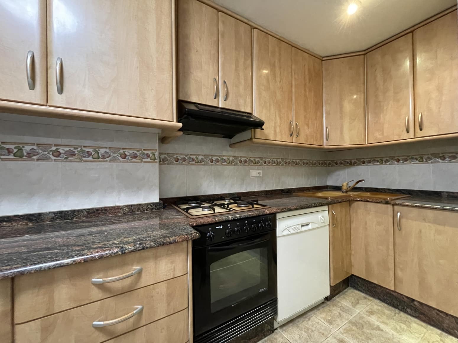 Piso de 4 habitaciones en València ciudad en venta - 350.000 € (Ref: 9830373)