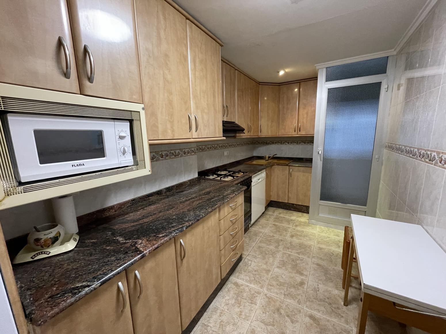 Piso de 4 habitaciones en València ciudad en venta - 350.000 € (Ref: 9830373)