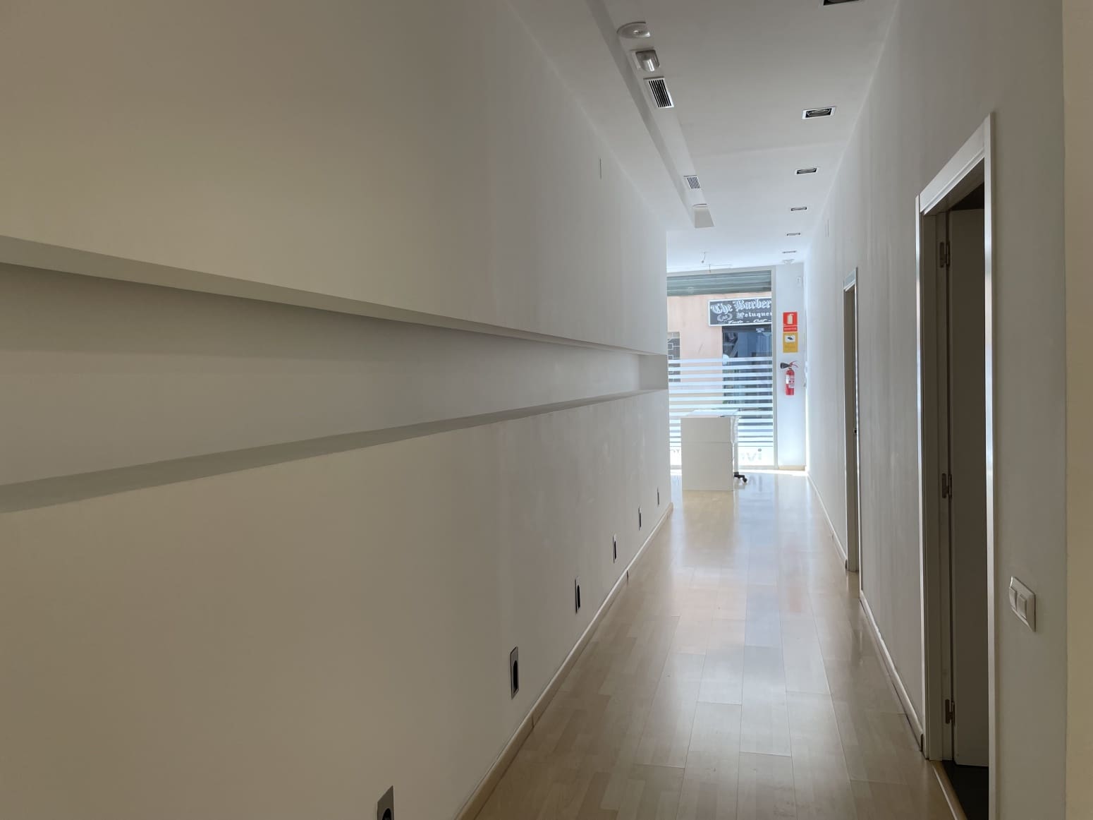 Kommersiell til salgs i Valencia by med garasje - € 600 000 (Ref: 9847586)