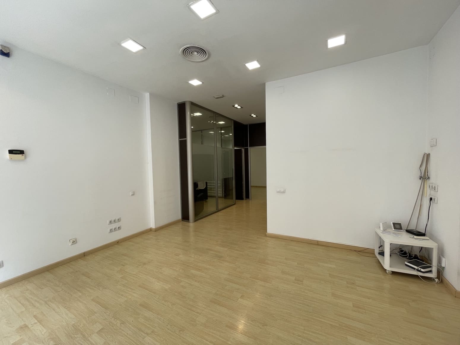 Kommersiell til salgs i Valencia by med garasje - € 600 000 (Ref: 9847586)