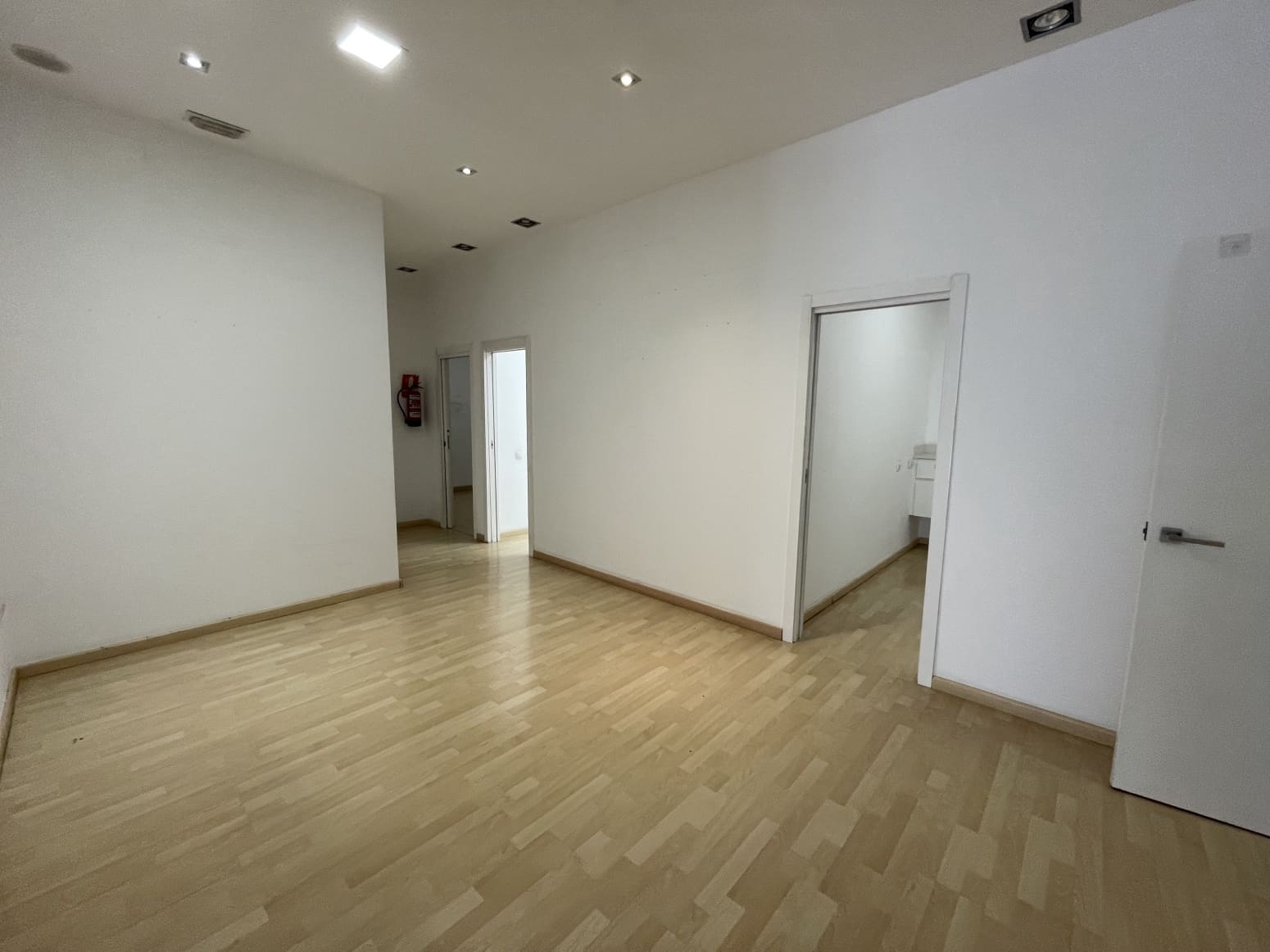 Kommersiell til salgs i Valencia by med garasje - € 600 000 (Ref: 9847586)