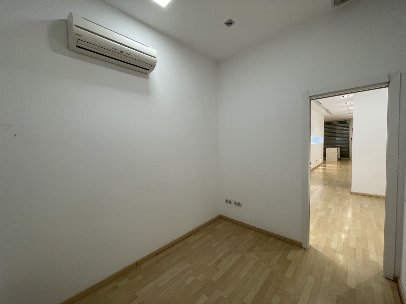 Kommersiell til salgs i Valencia by med garasje - € 600 000 (Ref: 9847586)