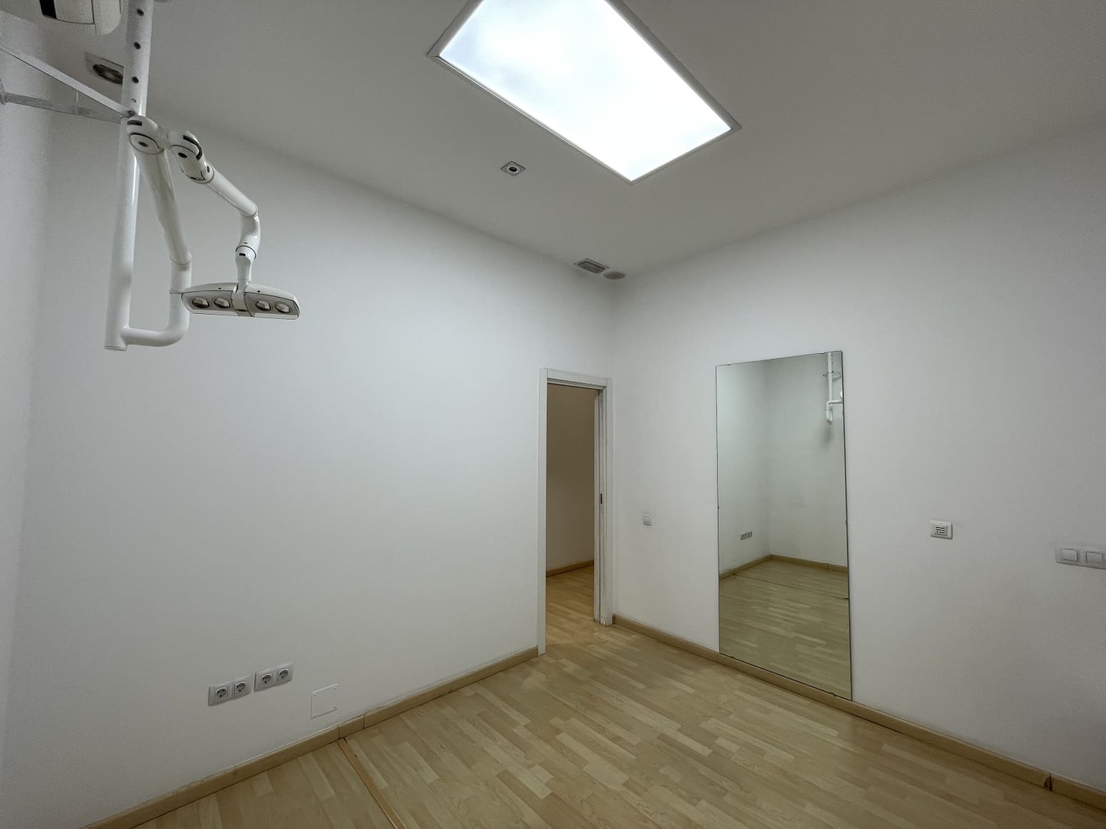 Kommersiell til salgs i Valencia by med garasje - € 600 000 (Ref: 9847586)