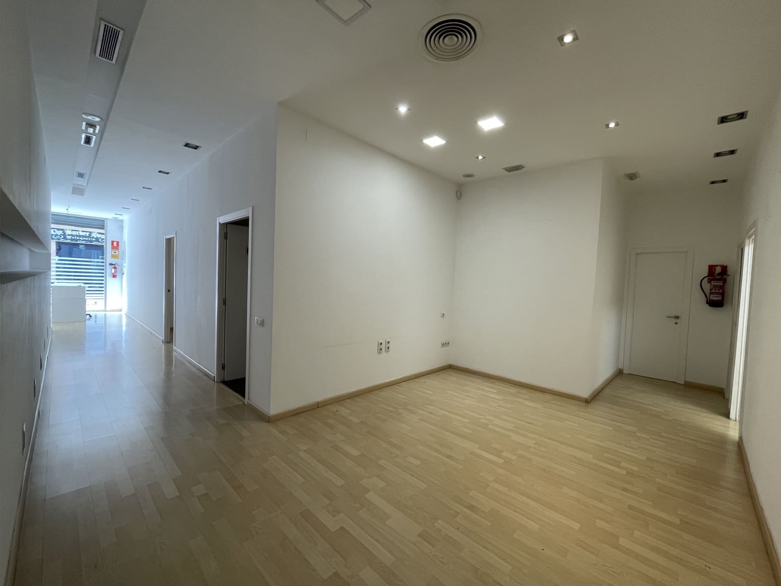 Kommersiell til salgs i Valencia by med garasje - € 600 000 (Ref: 9847586)