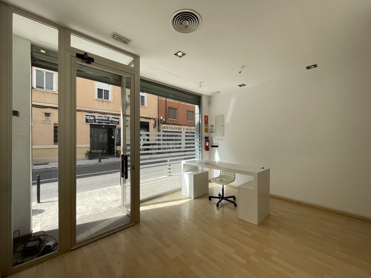 Kommersiell til salgs i Valencia by med garasje - € 600 000 (Ref: 9847586)