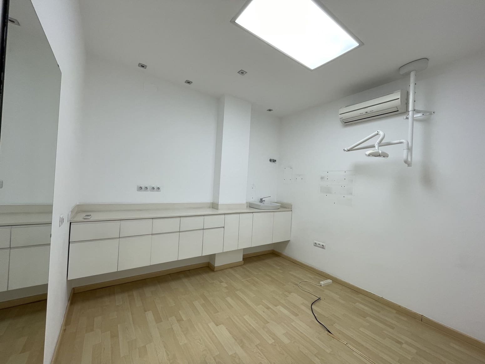 Kommersiell til salgs i Valencia by med garasje - € 600 000 (Ref: 9847586)