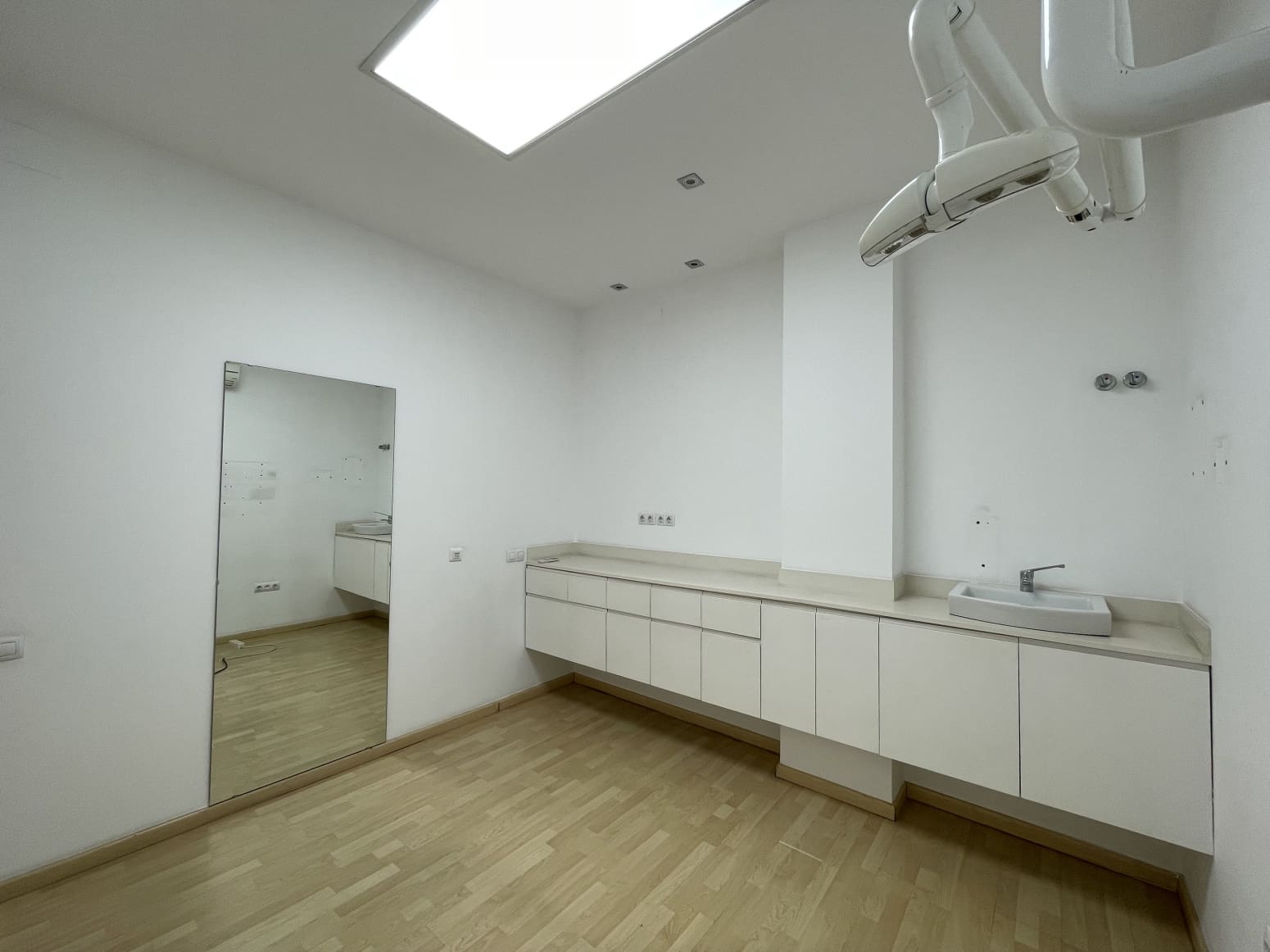 Kommersiell til salgs i Valencia by med garasje - € 600 000 (Ref: 9847586)
