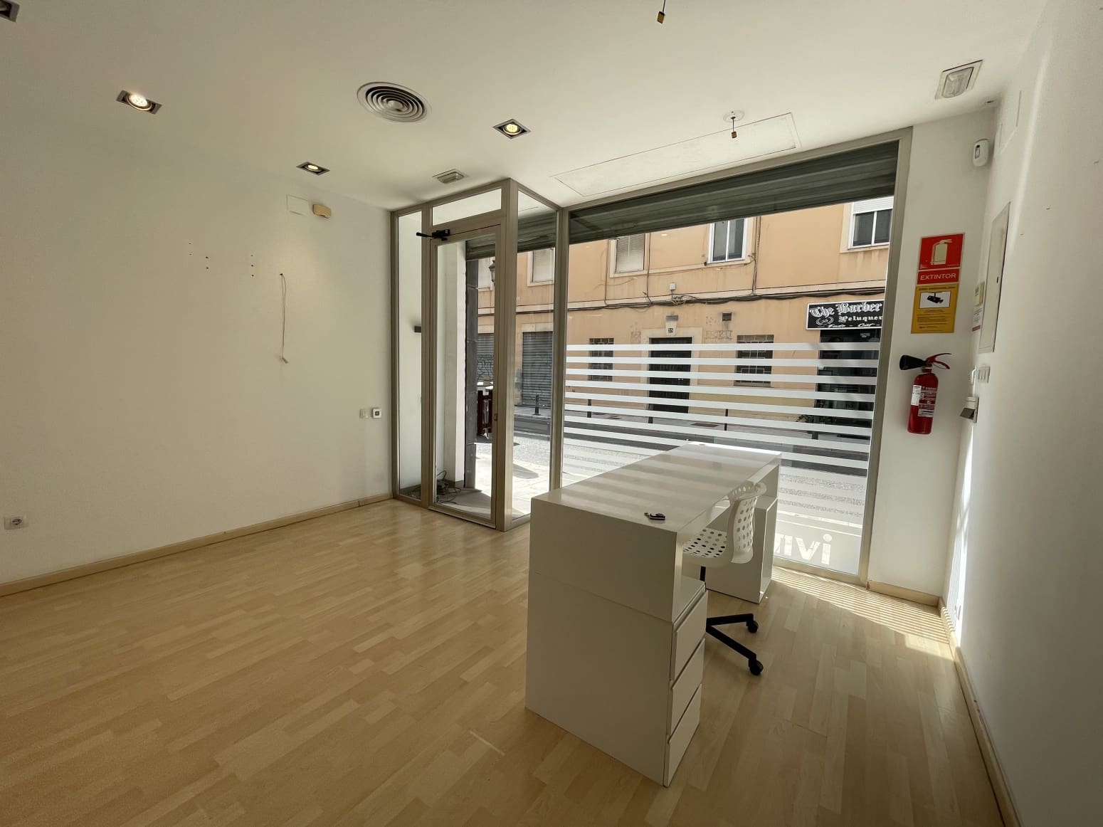 Kommersiell til salgs i Valencia by med garasje - € 600 000 (Ref: 9847586)