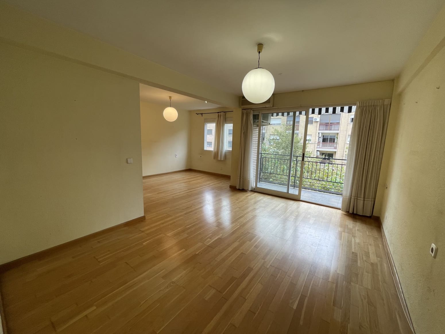 3 slaapkamer Flat te koop in Valencia stad - € 355.000 (Ref: 9976526)