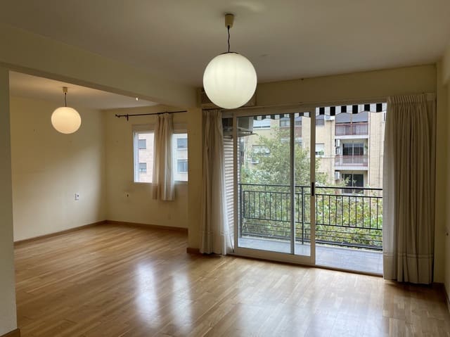 Piso de 3 habitaciones en Trinitat, València ciudad en venta - 349.000 € (Ref: 9976526)