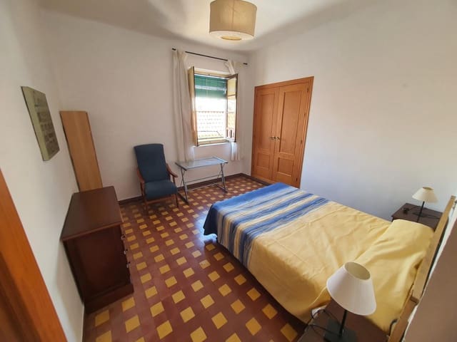 4 soveværelse Lejlighed til salg i San Lorenzo, Córdoba by - € 180.000 (Ref: 9129642)