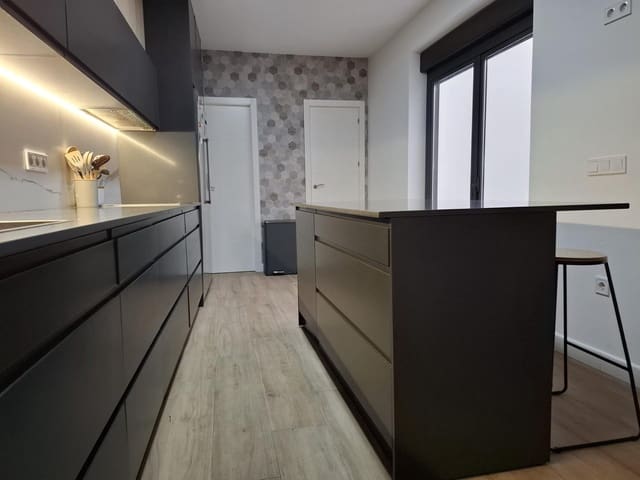 4 soveværelse Villa til salg i Córdoba by - € 399.900 (Ref: 9129649)