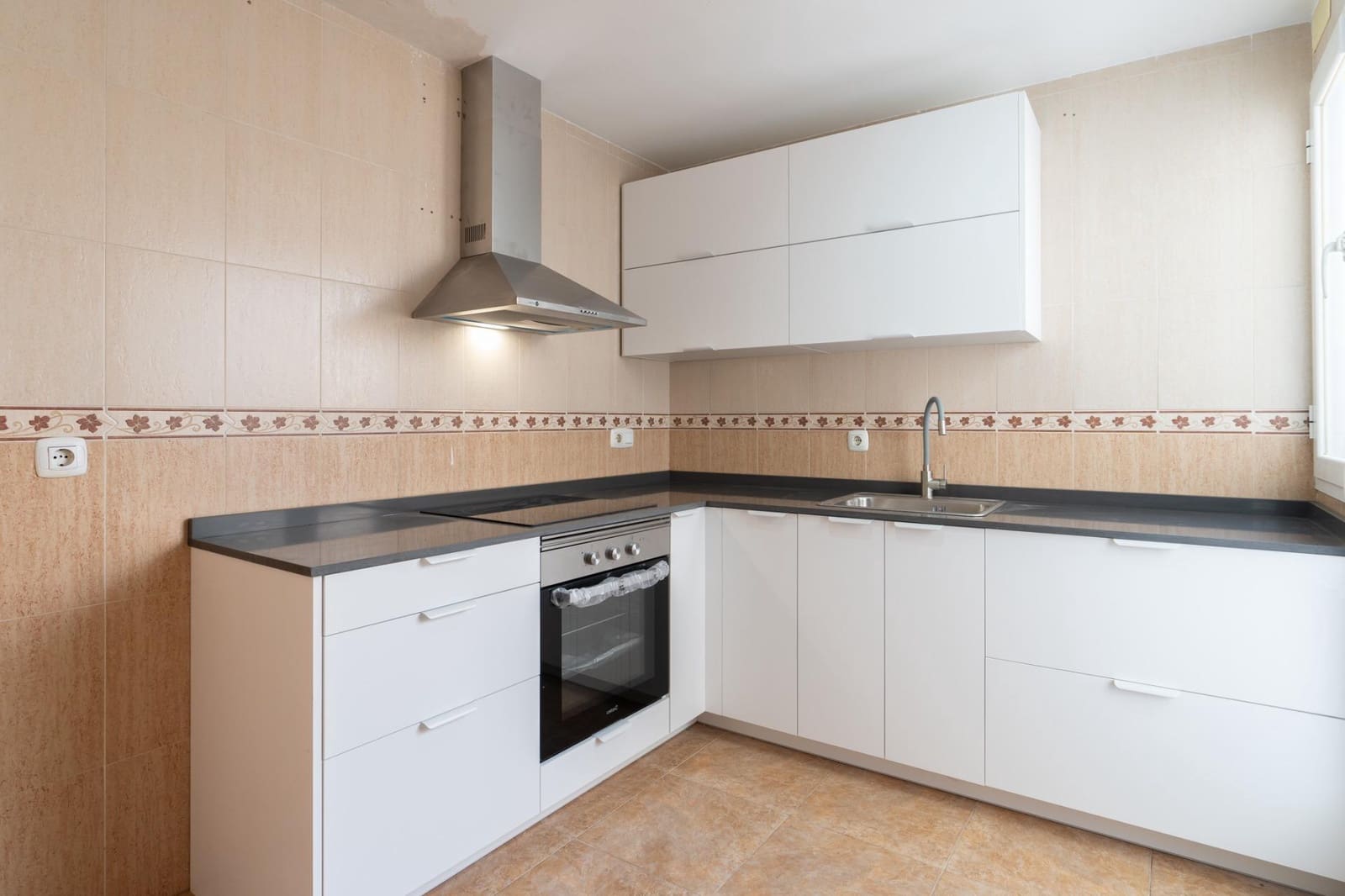 2 soverom Leilighet til salgs i Motril med garasje - € 125 000 (Ref: 9946159)