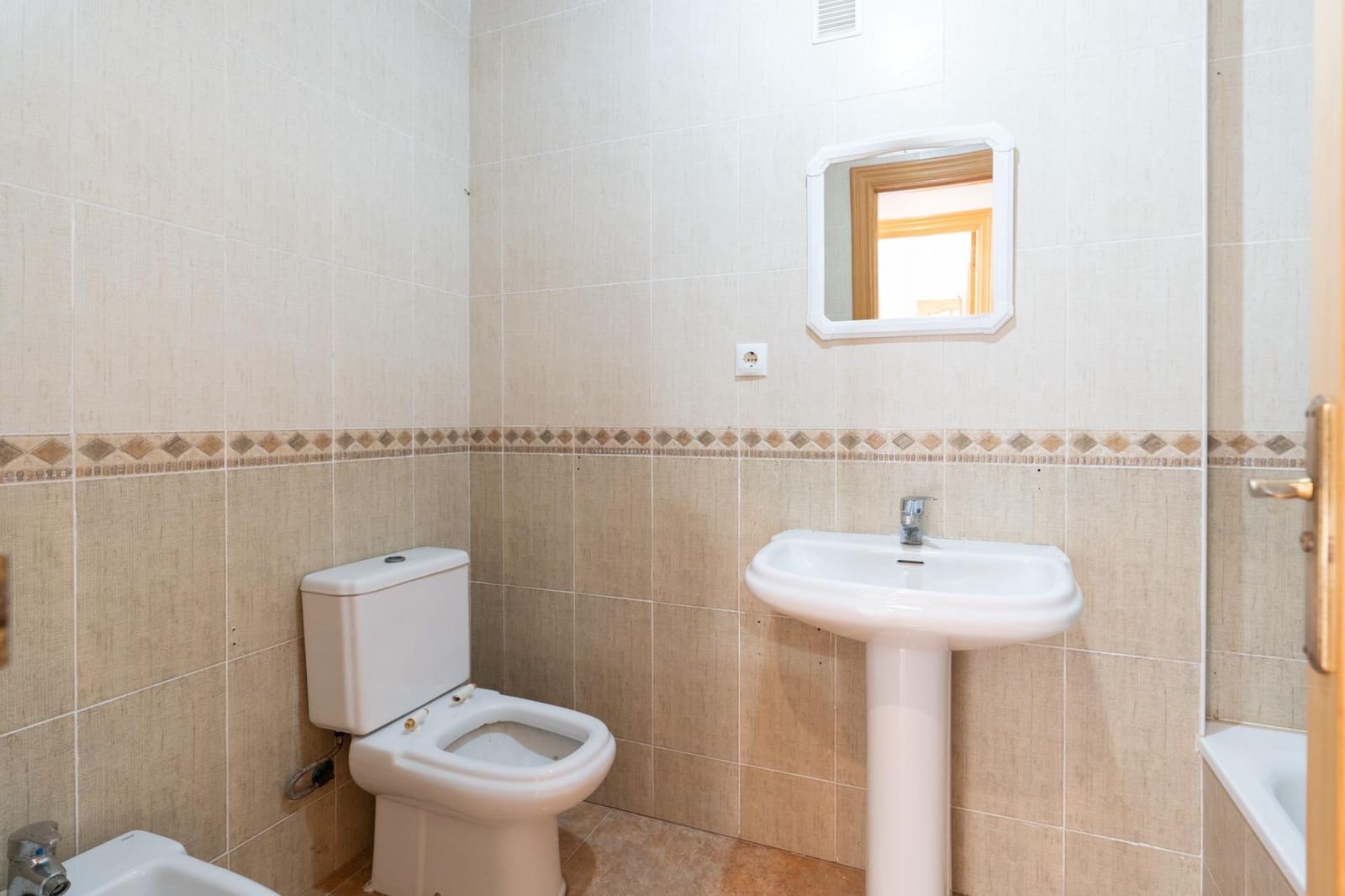 2 soverom Leilighet til salgs i Motril med garasje - € 125 000 (Ref: 9946159)