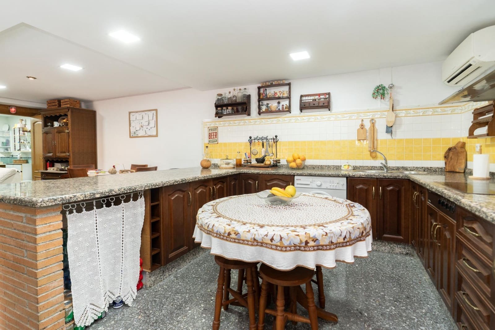 4 bedroom Townhouse for sale in Motril with garage - € 329,500 (Ref: 9946167)