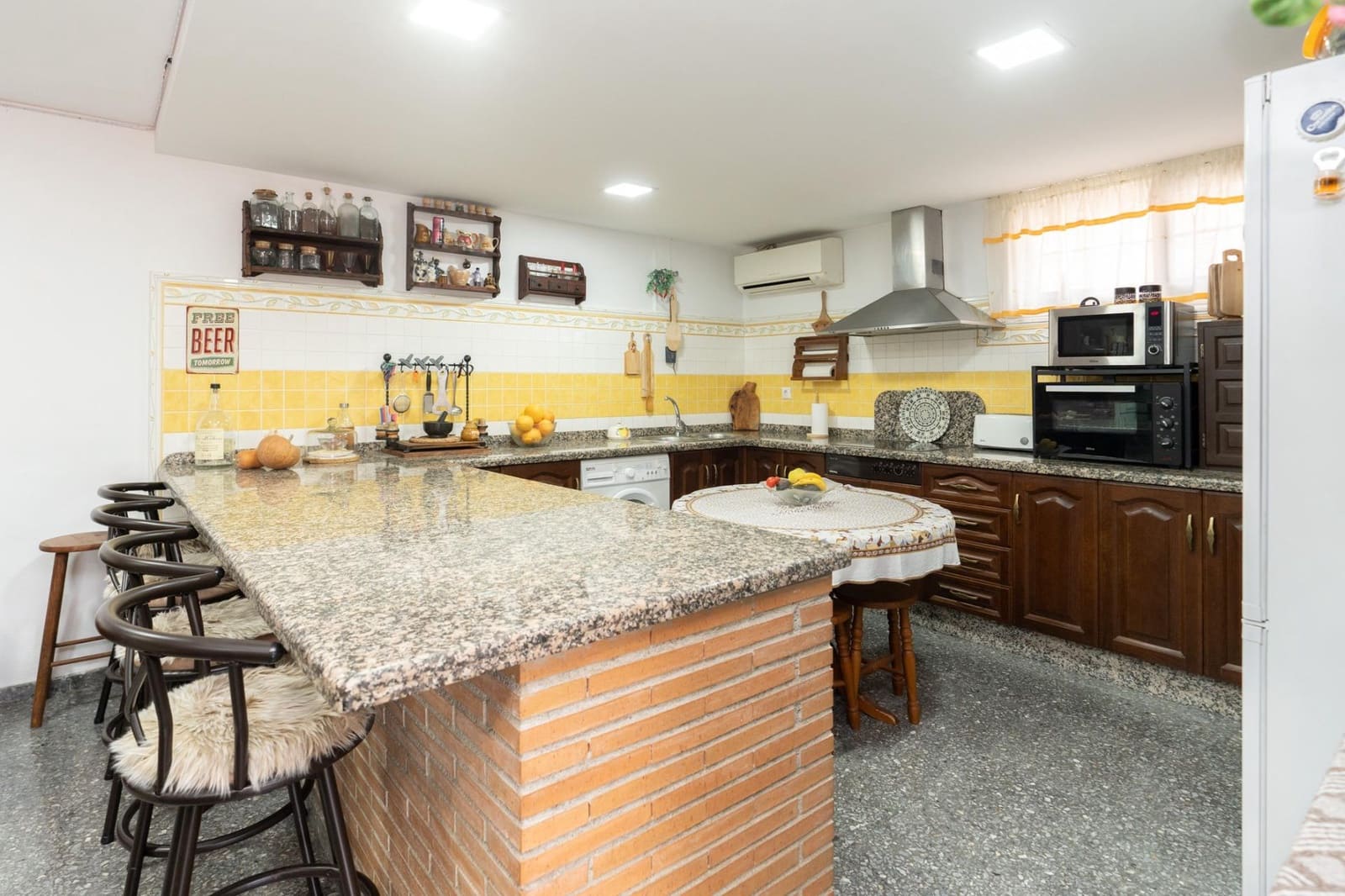 4 bedroom Townhouse for sale in Motril with garage - € 329,500 (Ref: 9946167)