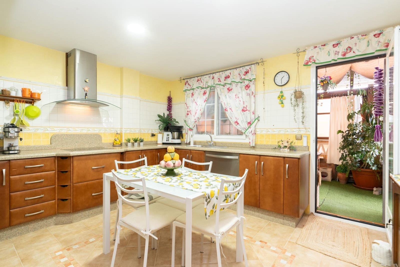 4 bedroom Townhouse for sale in Motril with garage - € 329,500 (Ref: 9946167)