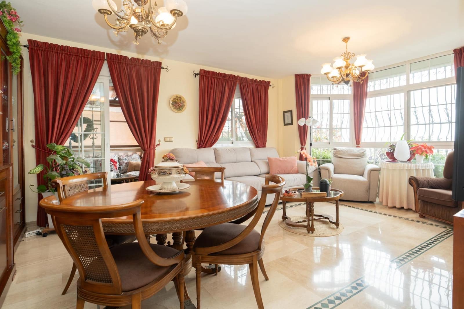 4 bedroom Townhouse for sale in Motril with garage - € 329,500 (Ref: 9946167)