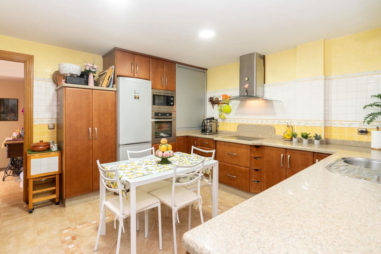 4 bedroom Townhouse for sale in Motril with garage - € 329,500 (Ref: 9946167)
