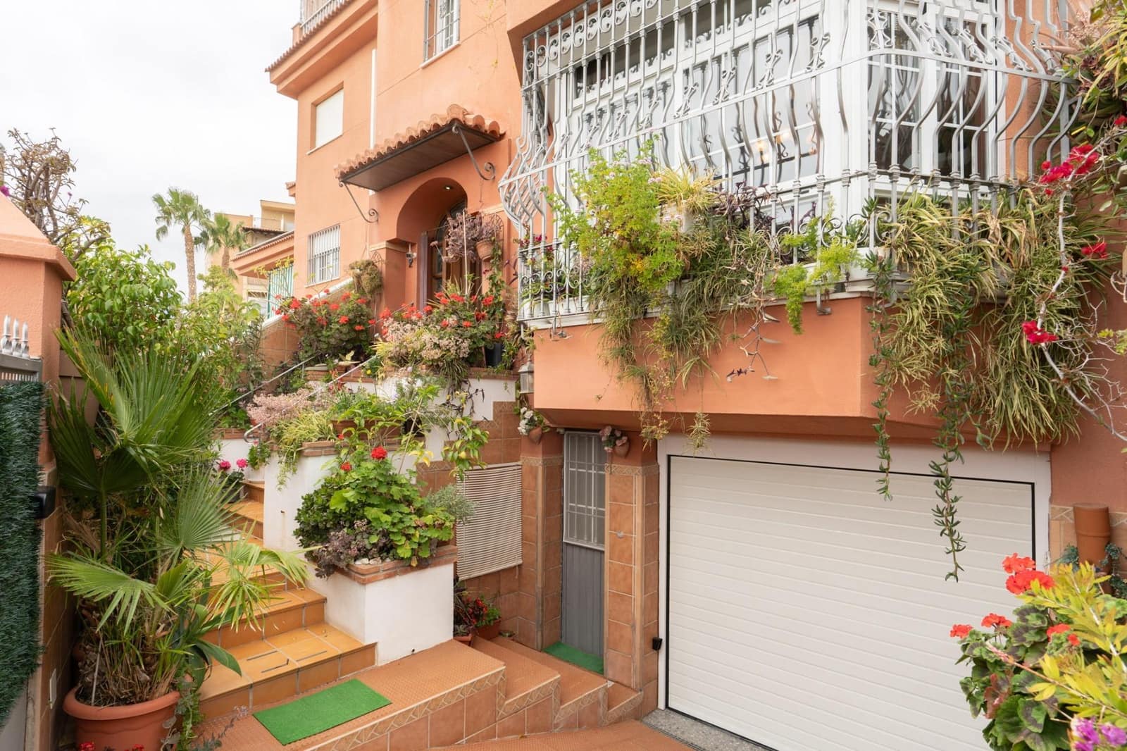 4 bedroom Townhouse for sale in Motril with garage - € 329,500 (Ref: 9946167)