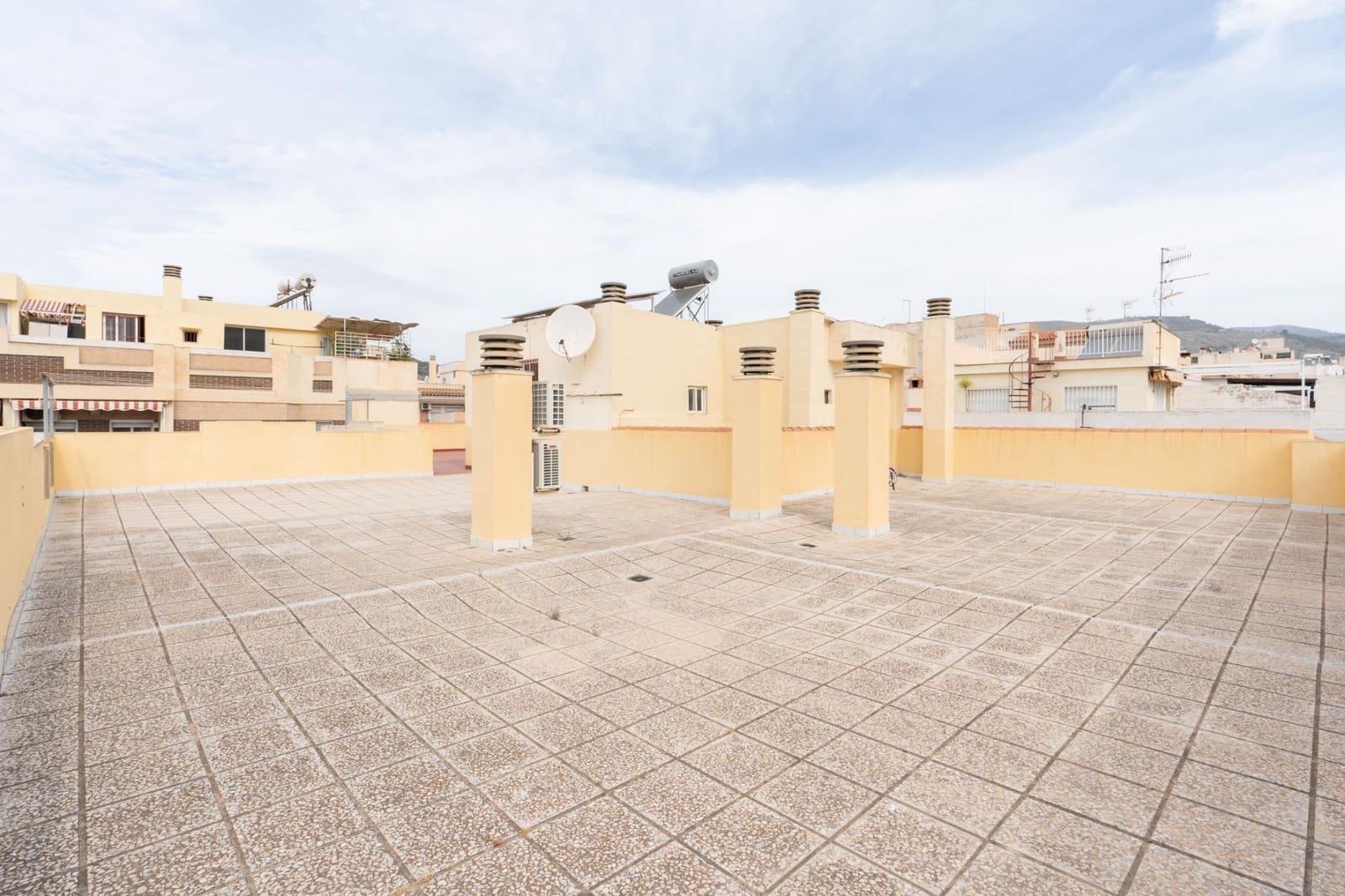 3 Zimmer Wohnung zu verkaufen in Motril mit Garage - 135.000 € (Ref: 9946173)