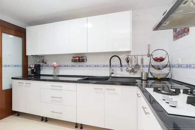 3 makuuhuone Asunto myytävänä paikassa Motril mukana 
autotalli - 165 000 € (Ref: 9946181)