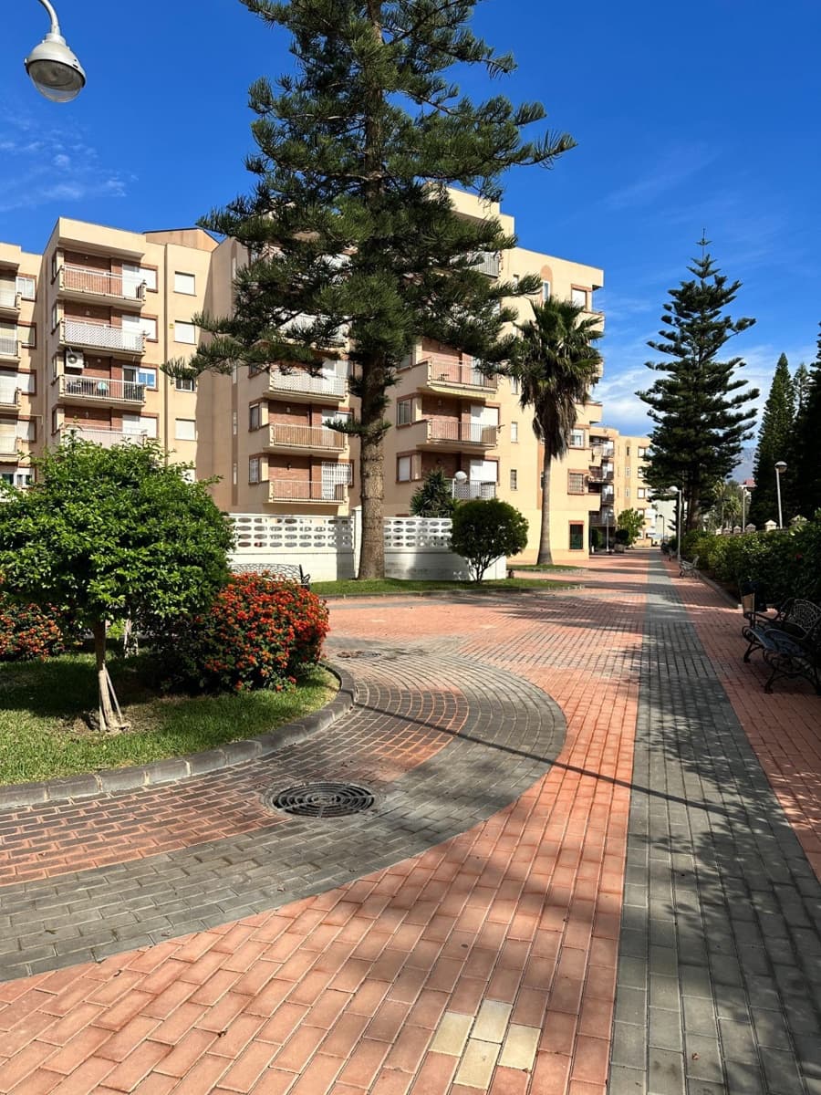2 sypialnia Mieszkanie do wynajęcia w Motril z basenem - 750 € (Ref: 9946185)