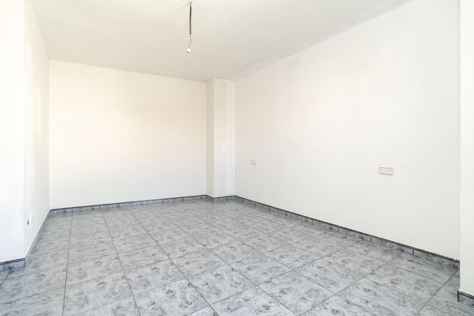 3 bedroom Flat for sale in Motril with garage - € 140,000 (Ref: 9946190)