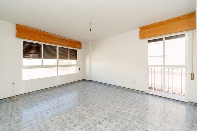 3 bedroom Flat for sale in Motril with garage - € 140,000 (Ref: 9946190)
