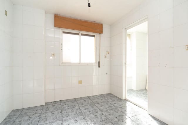 3 bedroom Flat for sale in Motril with garage - € 140,000 (Ref: 9946190)