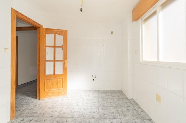 3 bedroom Flat for sale in Motril with garage - € 140,000 (Ref: 9946190)