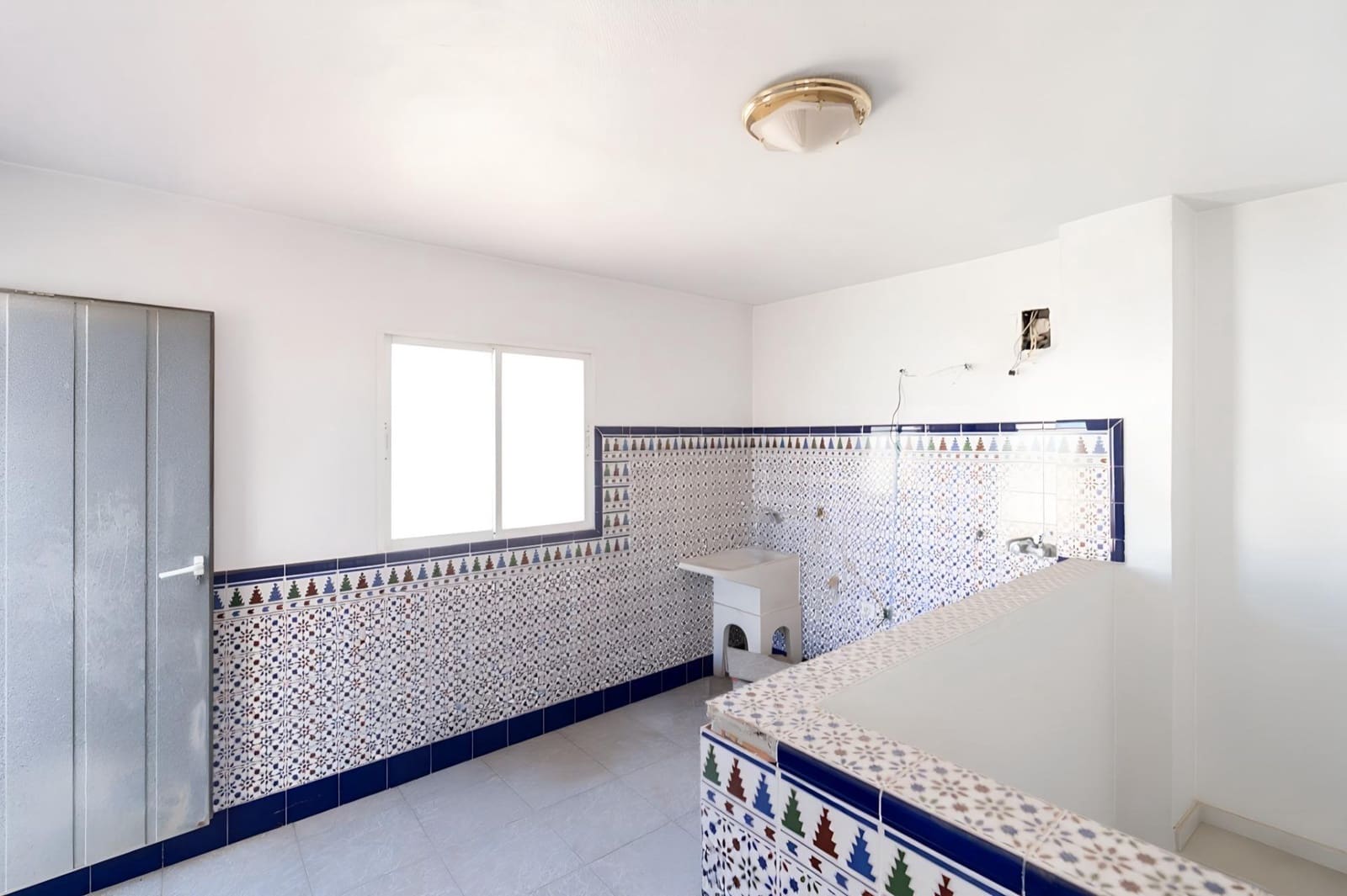 3 bedroom Flat for sale in Motril with garage - € 140,000 (Ref: 9946190)