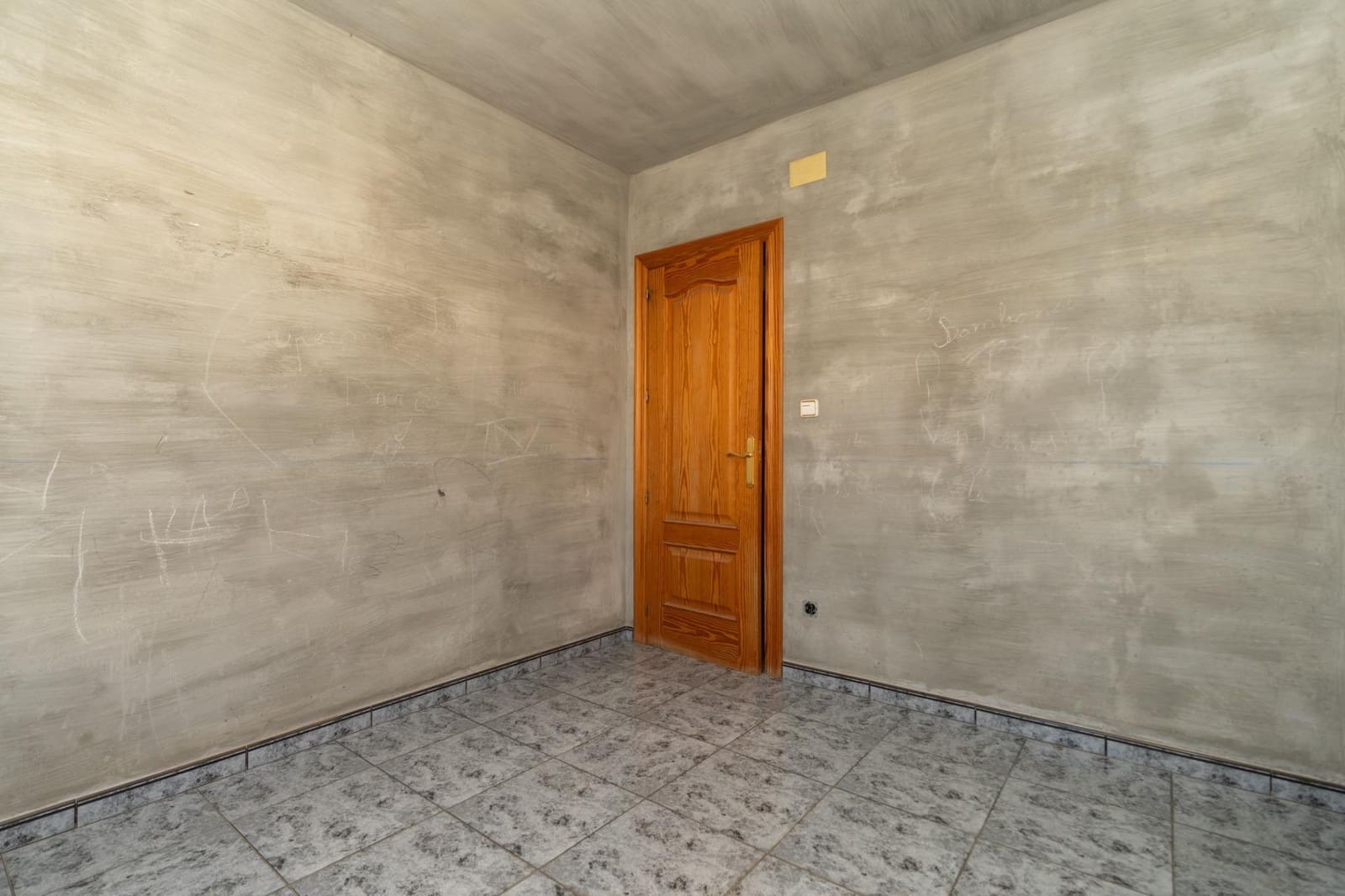 3 bedroom Flat for sale in Motril with garage - € 140,000 (Ref: 9946190)