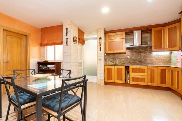 3 bedroom Flat for sale in Motril with garage - € 240,000 (Ref: 9946194)